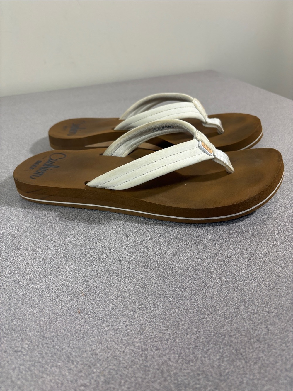 Reef Cushioned Breeze Women’s White Strap Tan Footbed Sandals